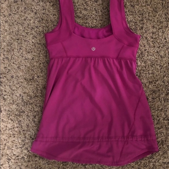 Lululemon fuchsia color size 4 like new - Picture 2 of 3